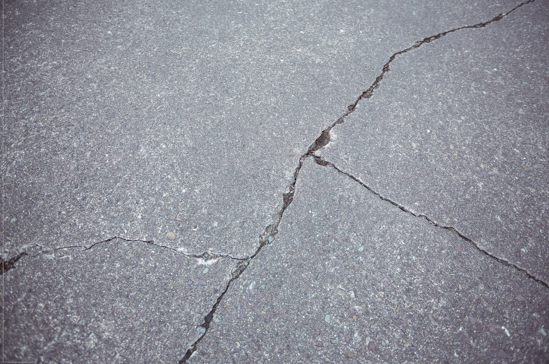 Hall’s Tar Driveway Rejuvenator