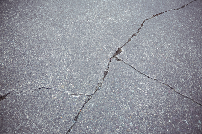 Hall’s Tar Driveway Rejuvenator